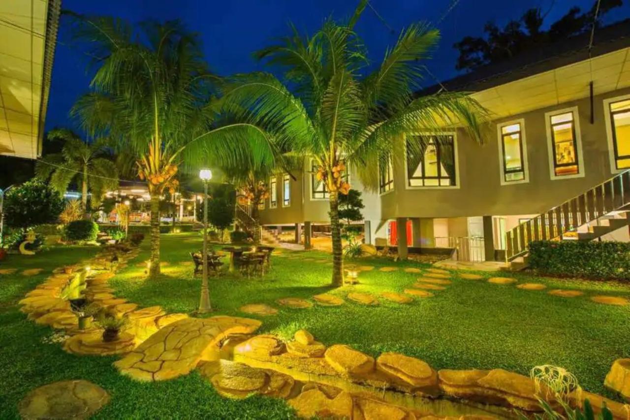 Capital O 90088 Mbp Leisure Resort Batu Pahat Exterior photo